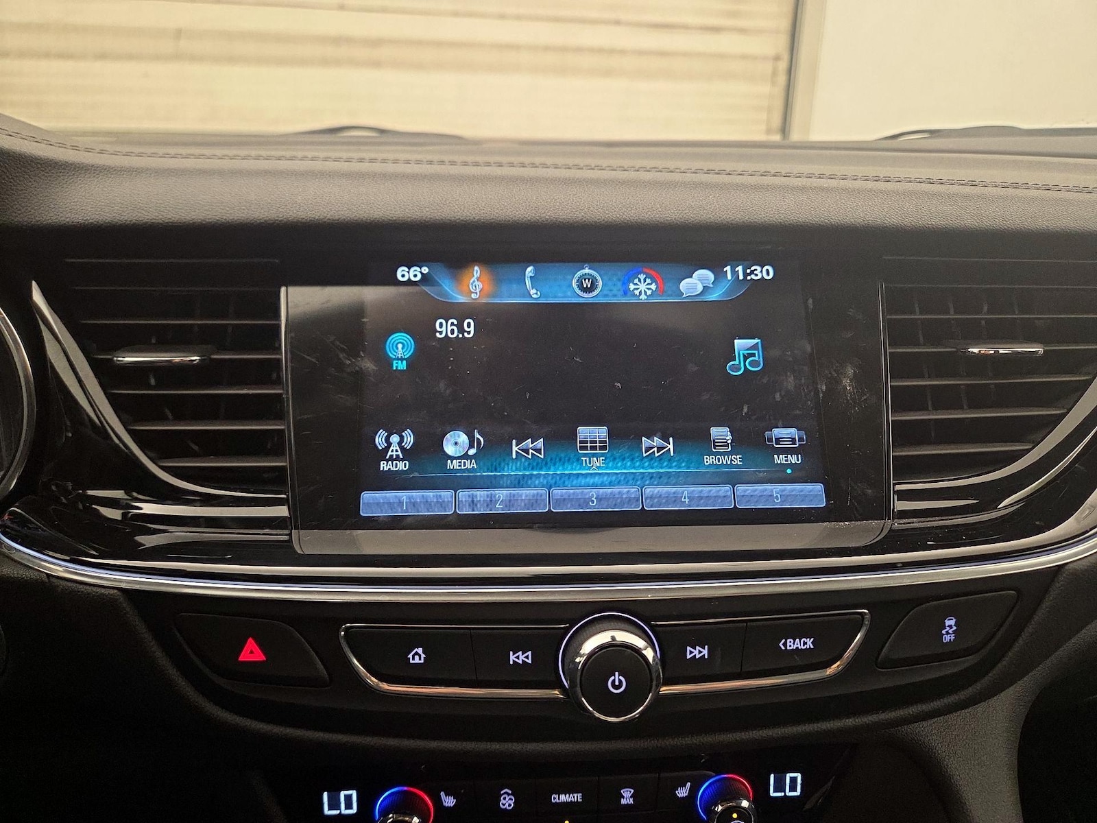2018 Buick Regal Sportback Essence - Photo 17