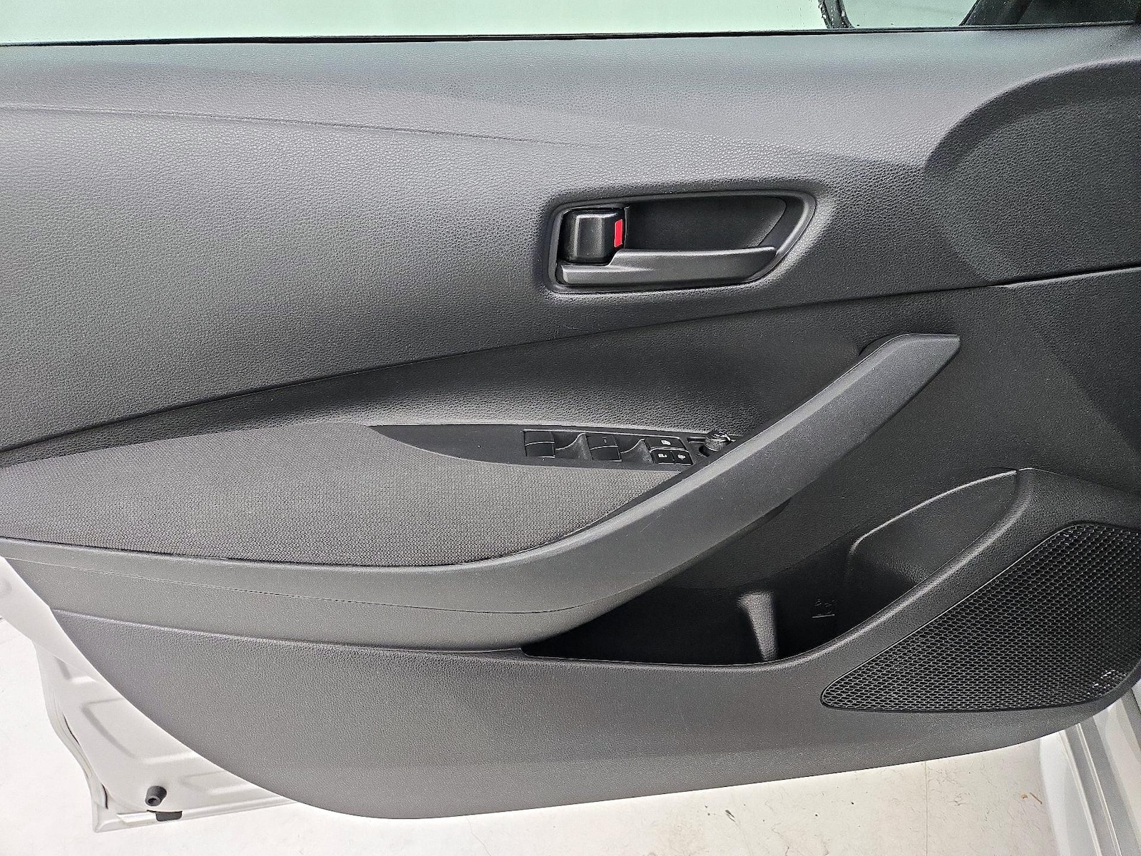 2024 Toyota Corolla LE - Photo 13
