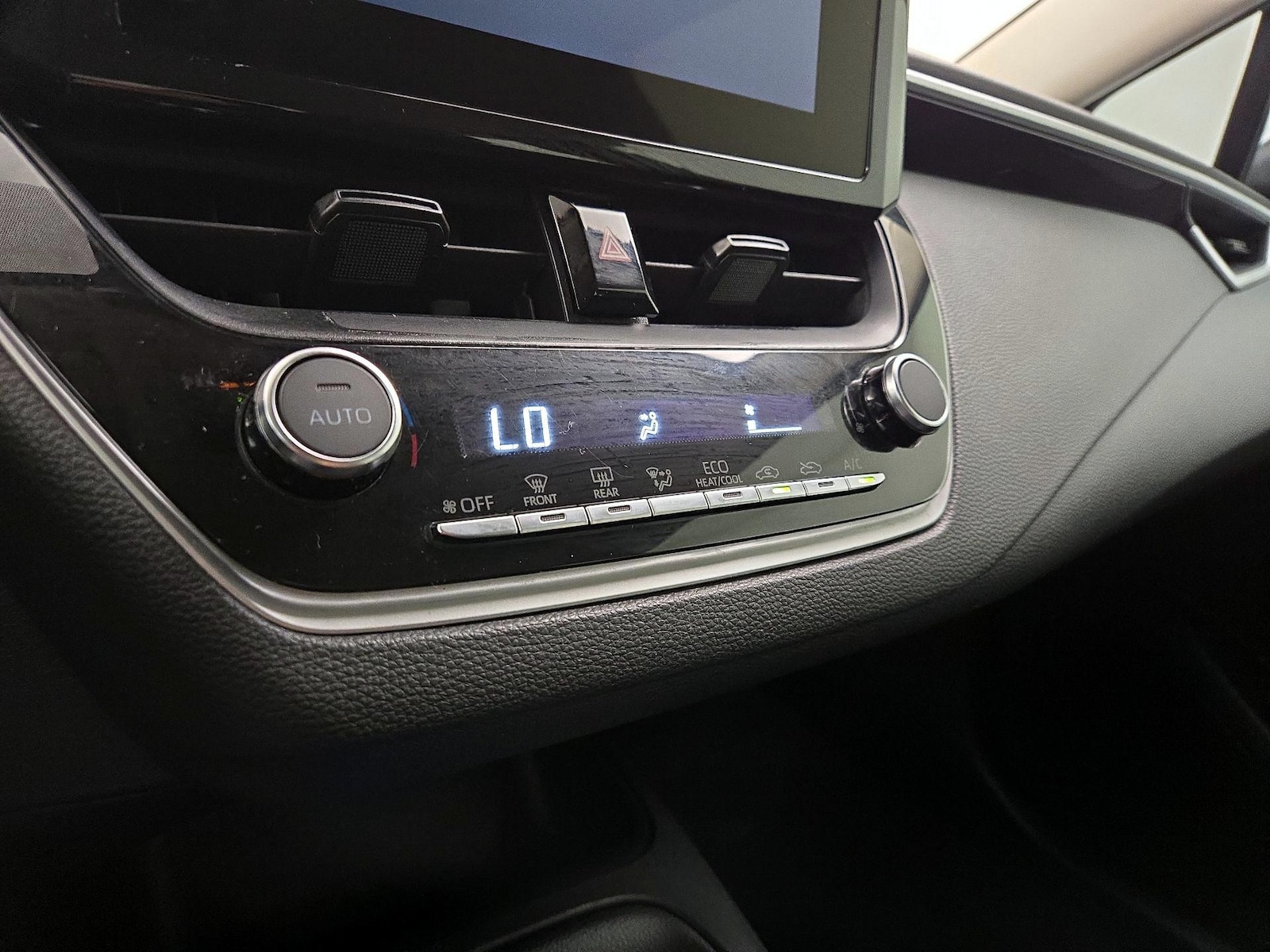 2024 Toyota Corolla LE - Photo 17