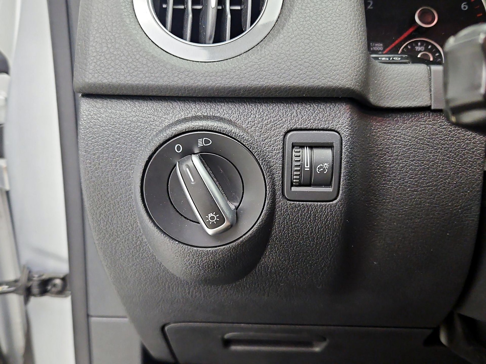 2018 Volkswagen Tiguan Limited Base - Photo 14