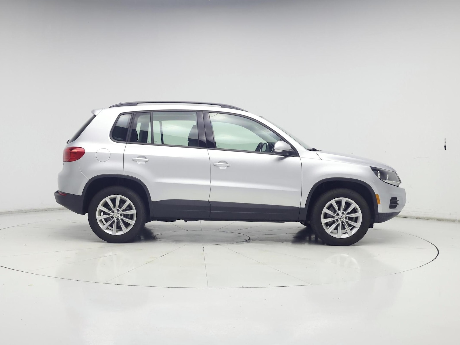 2018 Volkswagen Tiguan Limited Base - Photo 8
