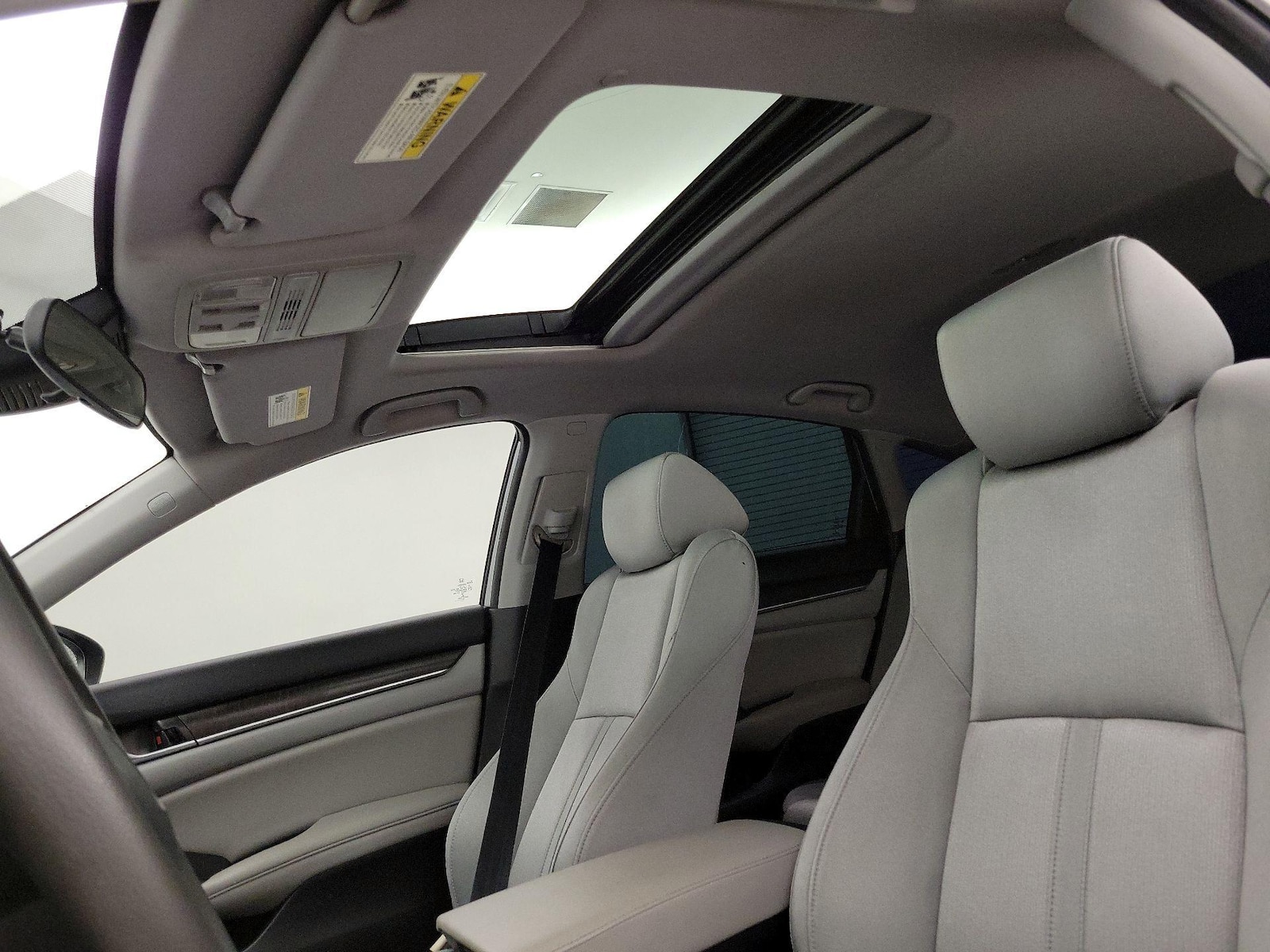 Sunroof(s) & Overhead Airbags
