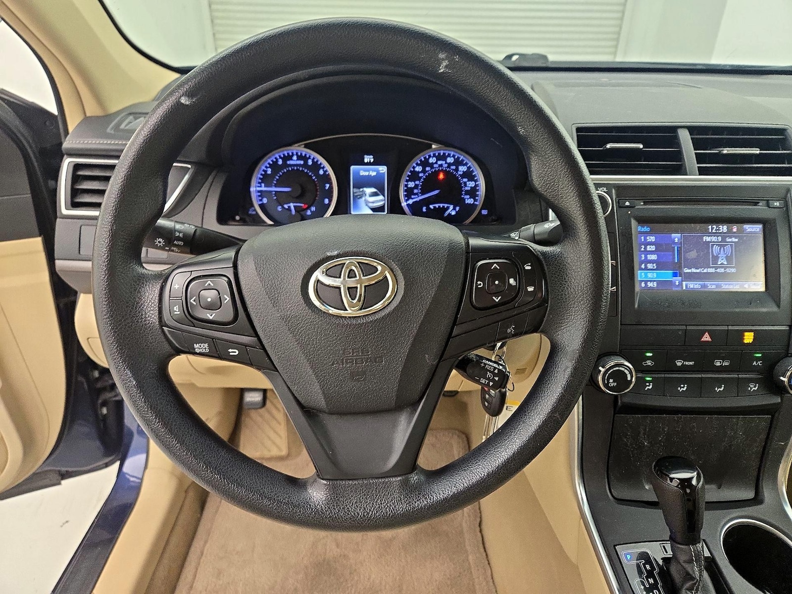 2017 Toyota Camry LE - Photo 11