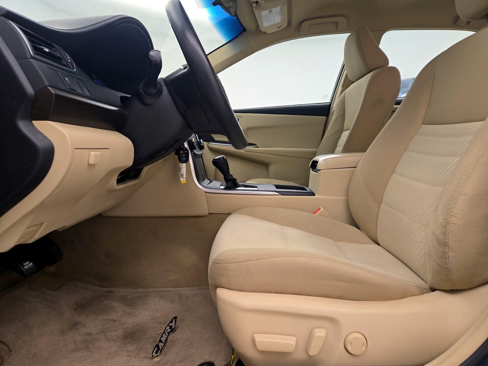 2017 Toyota Camry LE - Photo 12