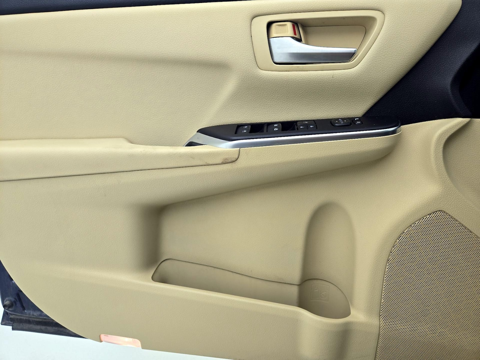 2017 Toyota Camry LE - Photo 13