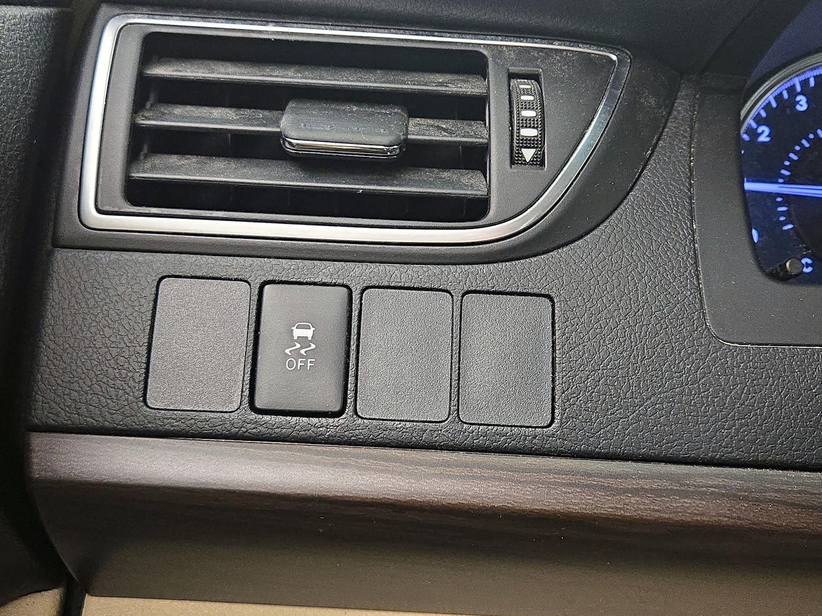 2017 Toyota Camry LE - Photo 14