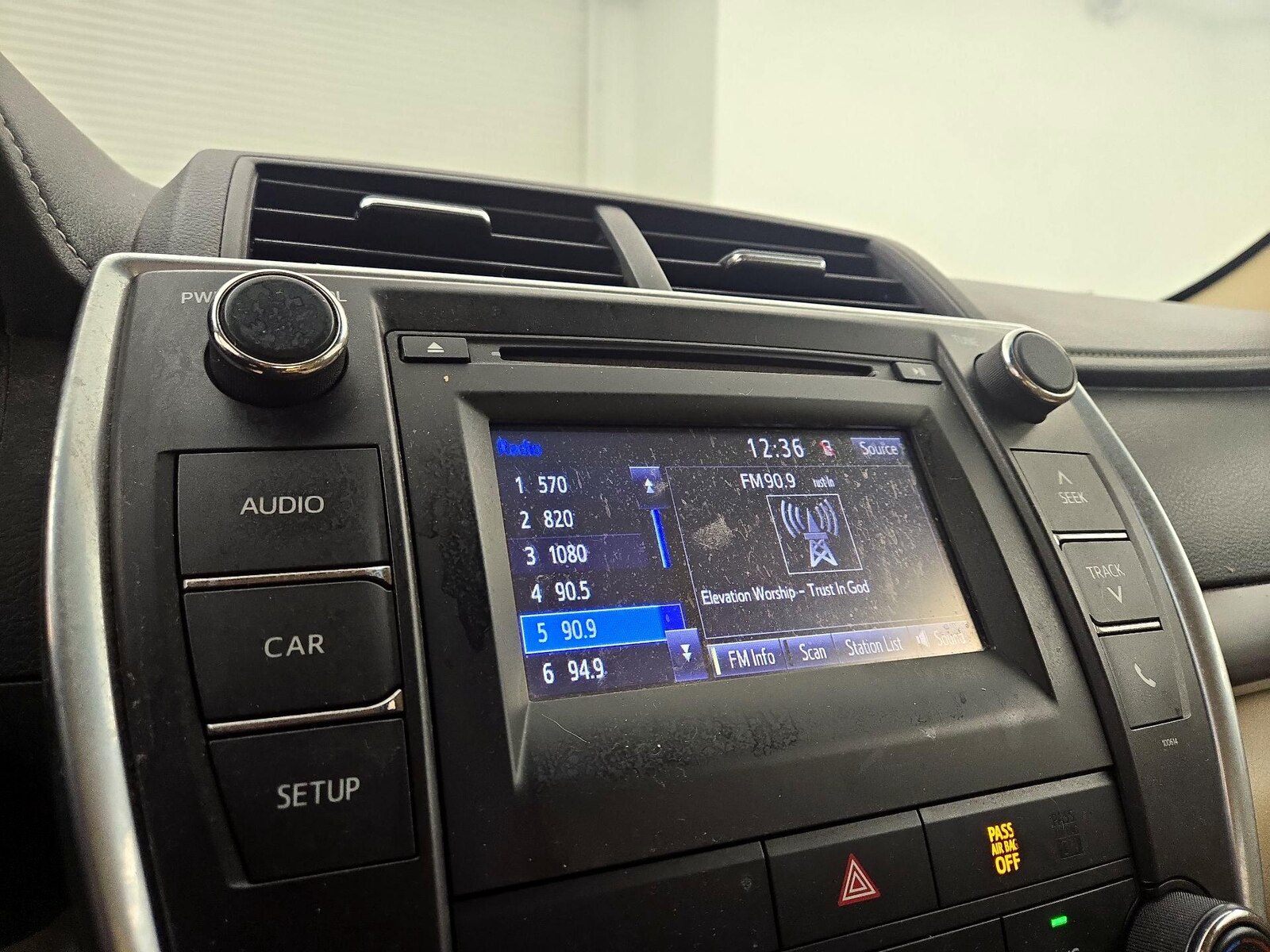 2017 Toyota Camry LE - Photo 16