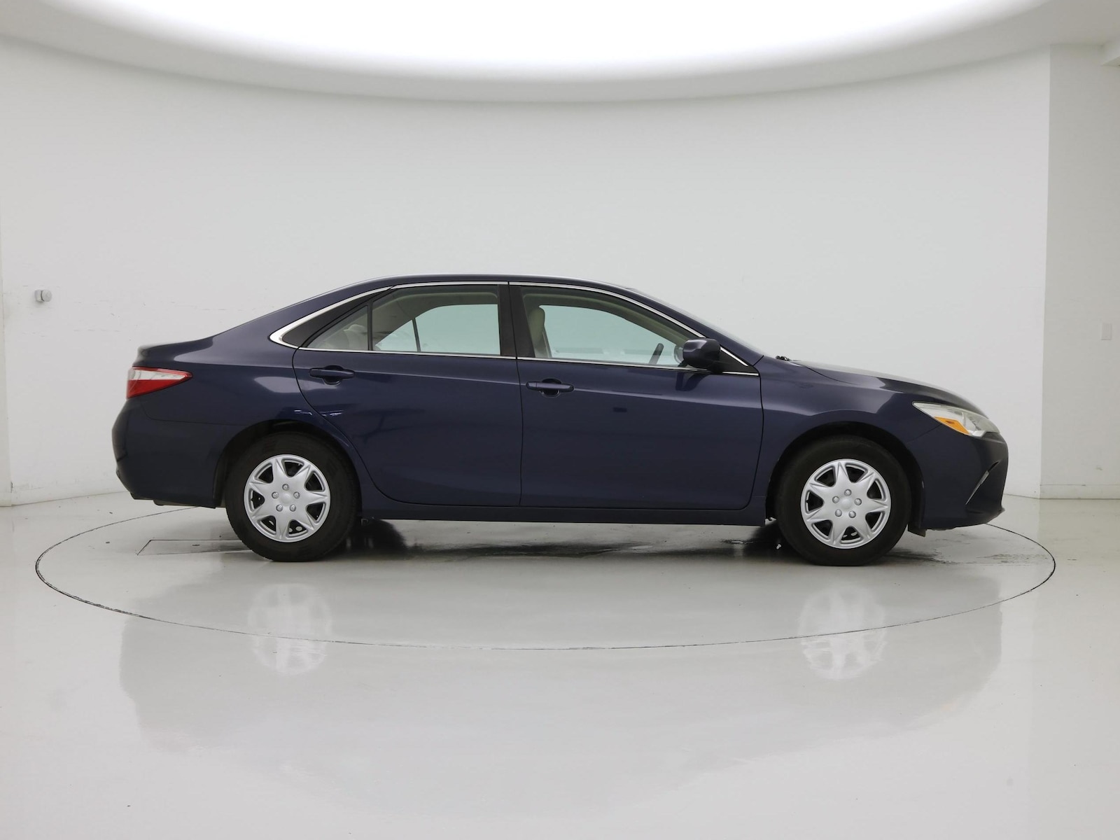 2017 Toyota Camry LE - Photo 8