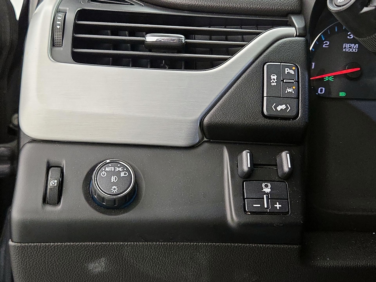 2018 GMC Yukon SLT - Photo 14