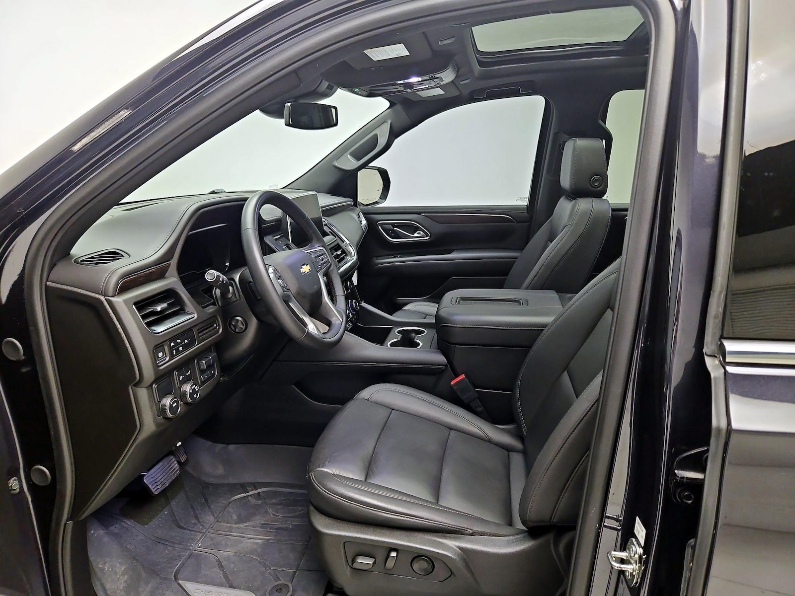 2024 Chevrolet Suburban LT - Photo 12