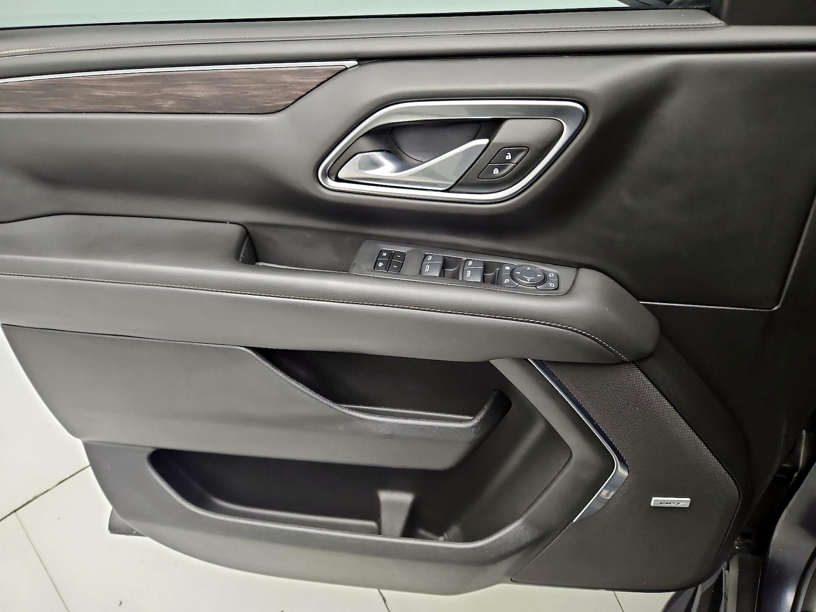 2024 Chevrolet Suburban LT - Photo 13