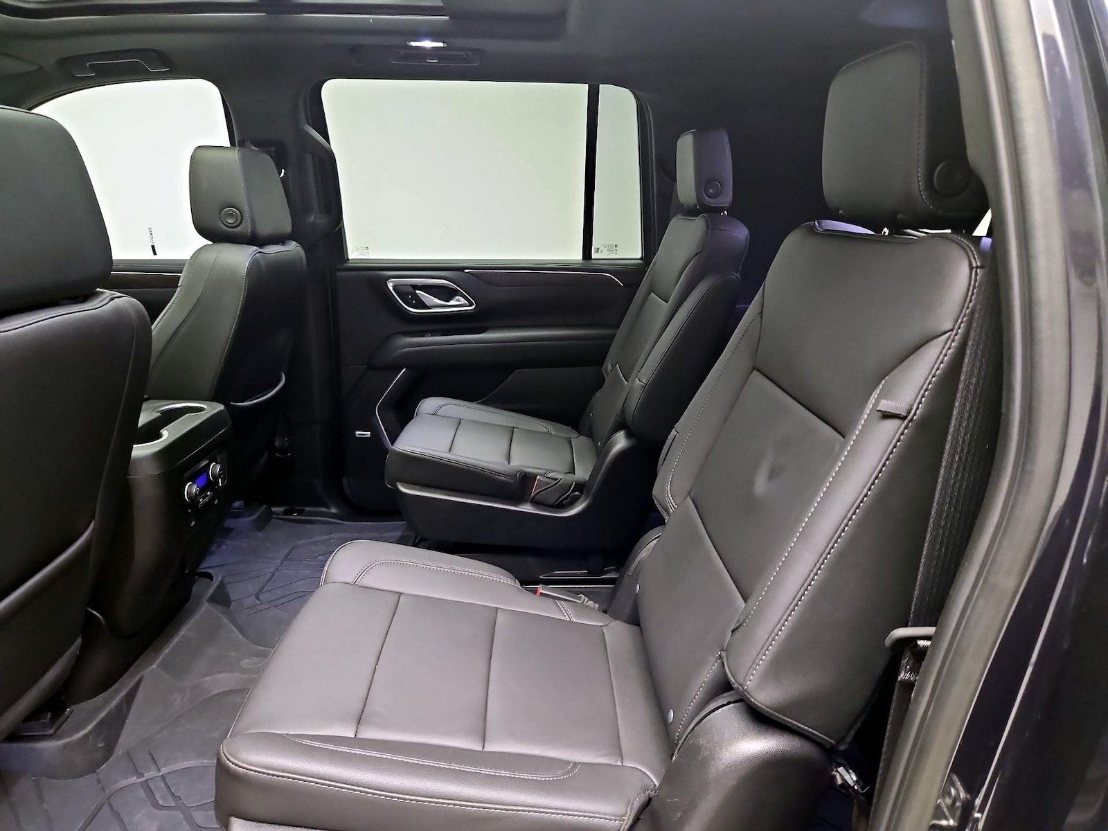 2024 Chevrolet Suburban LT - Photo 21