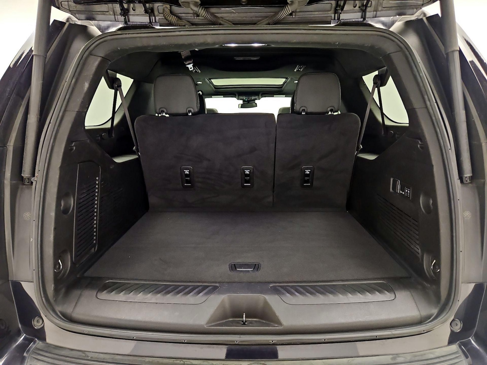 2024 Chevrolet Suburban LT - Photo 23