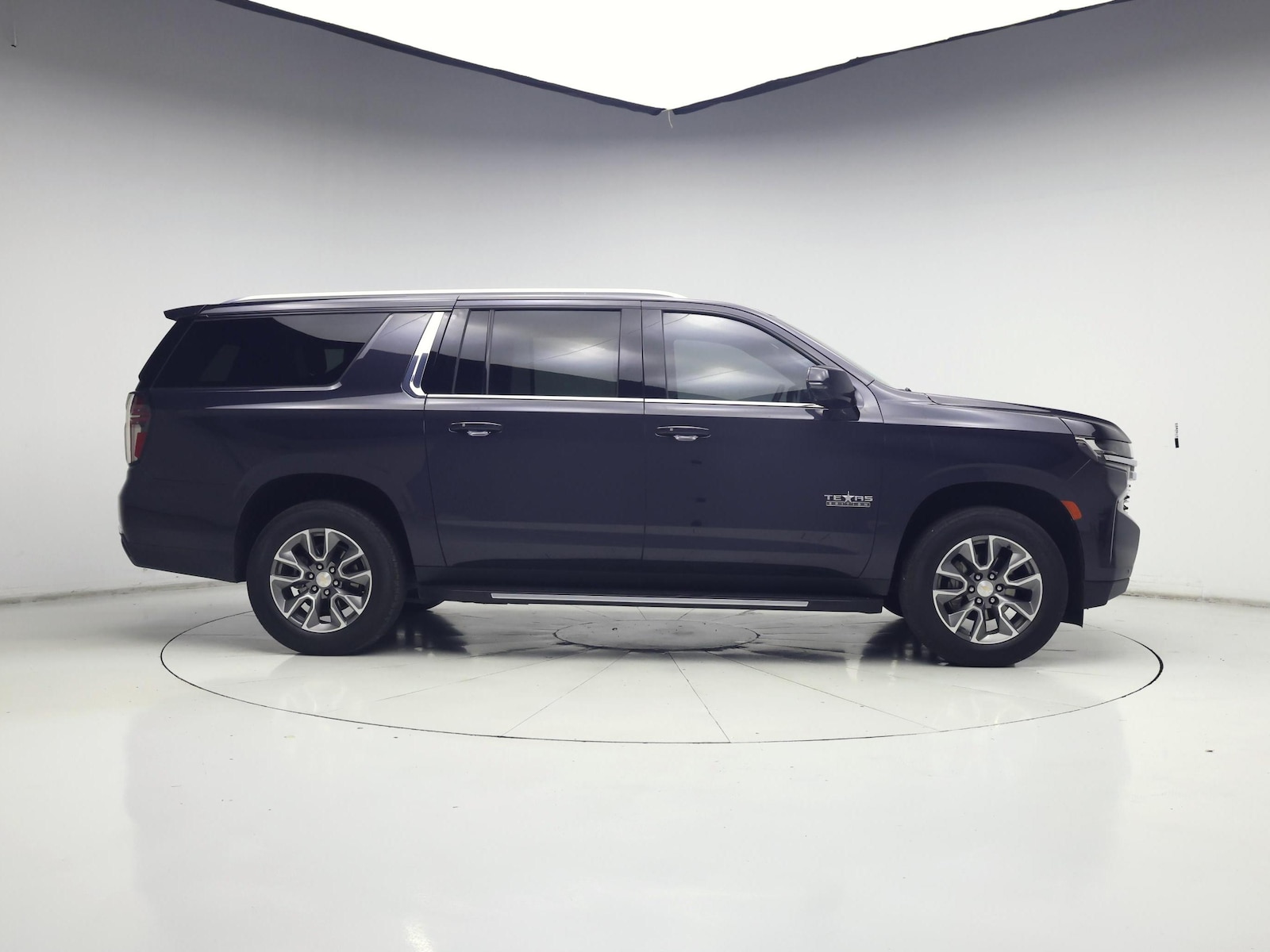 2024 Chevrolet Suburban LT - Photo 8