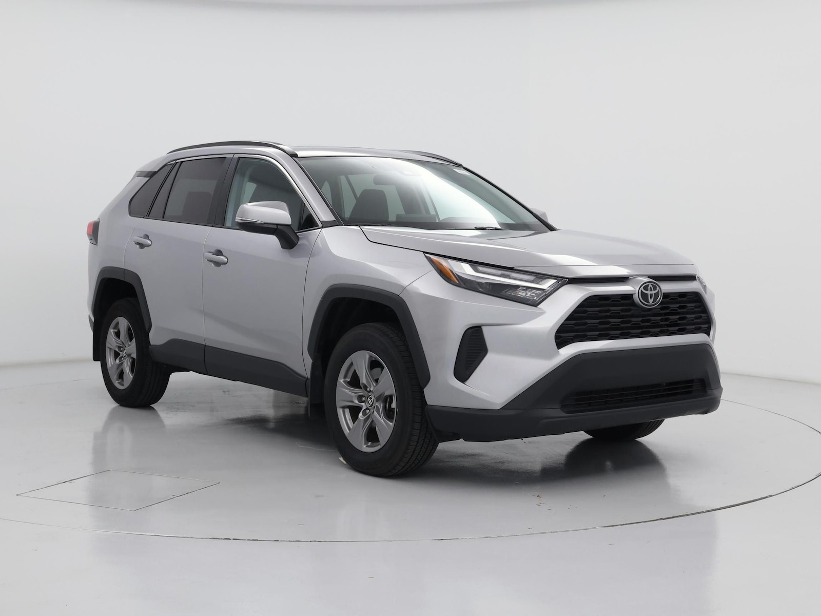 2024 Toyota RAV4 XLE - Photo 2