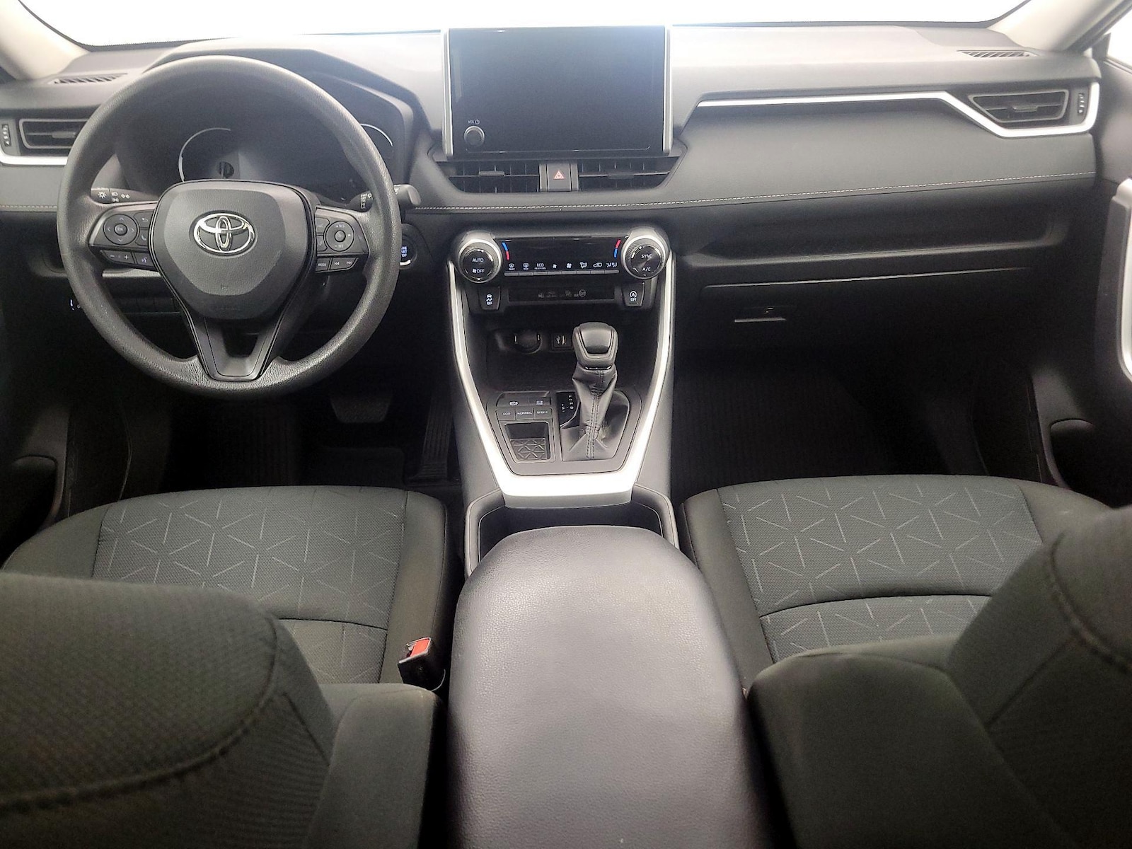 2024 Toyota RAV4 XLE - Photo 10
