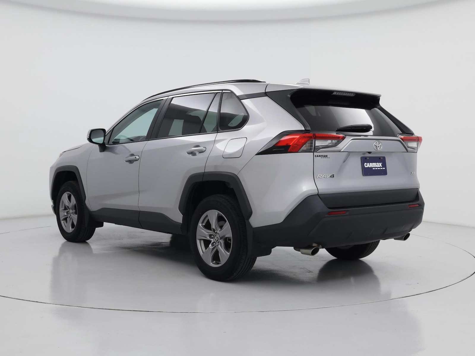 2024 Toyota RAV4 XLE - Photo 3