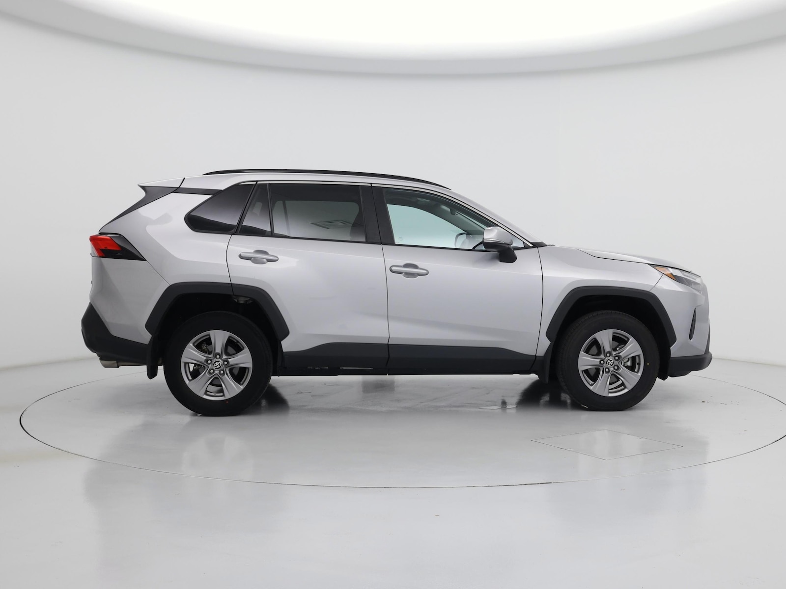 2024 Toyota RAV4 XLE - Photo 8