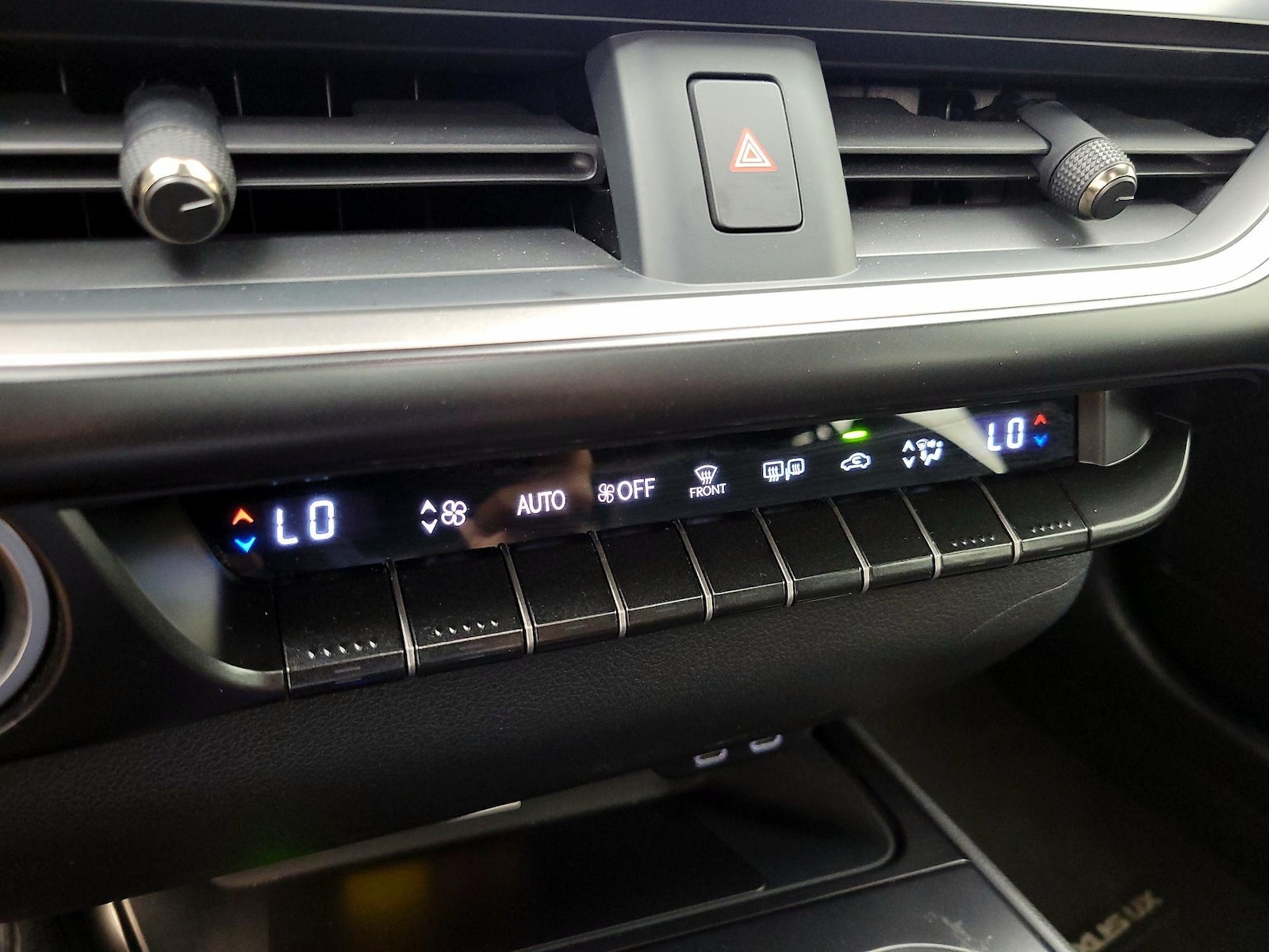 2023 Lexus UX Hybrid 250h Premium - Photo 17