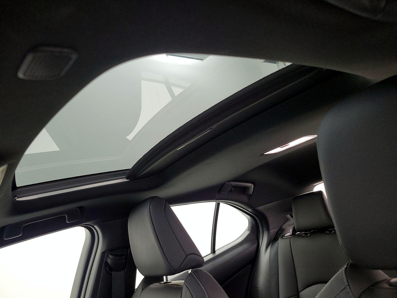 2023 Lexus UX Hybrid 250h Premium - Photo 20