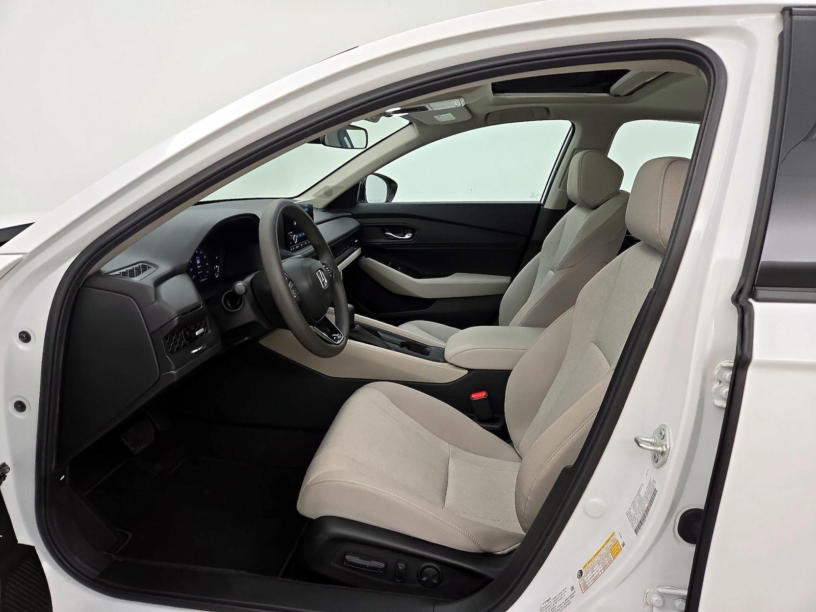 2025 Honda Accord SE - Photo 12