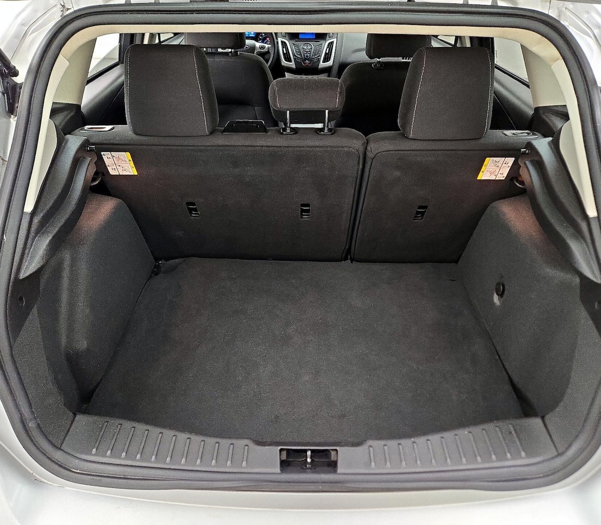 Trunk/Cargo (Seats Up)