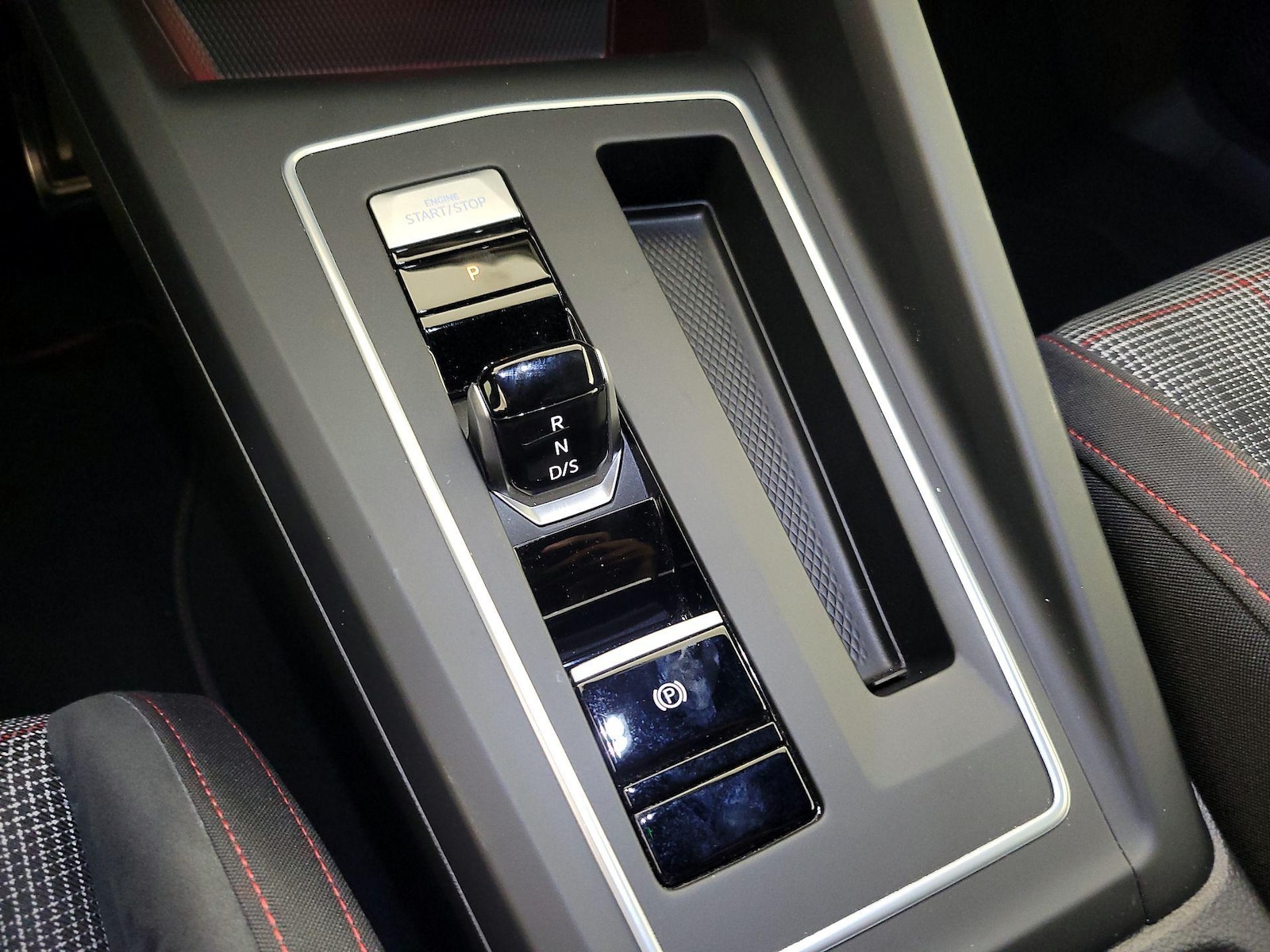 2022 Volkswagen Golf GTI S - Photo 18