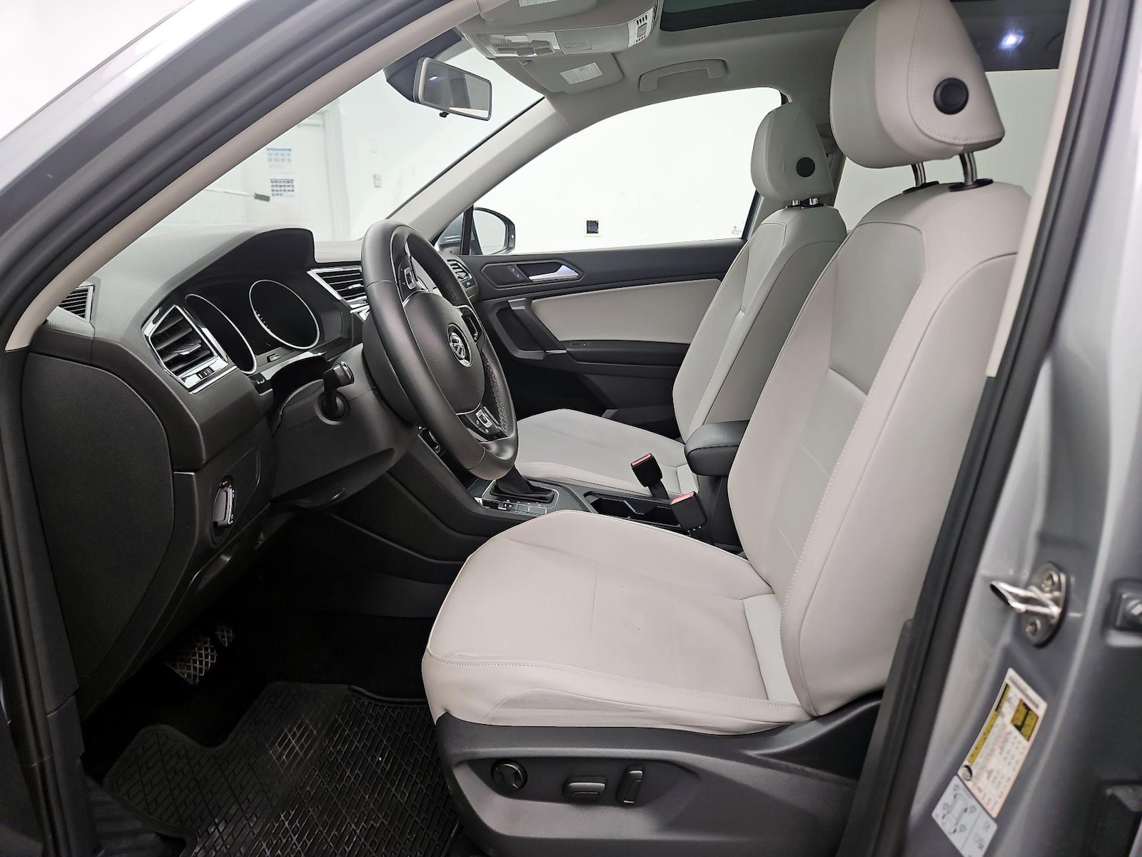 2020 Volkswagen Tiguan SE - Photo 10