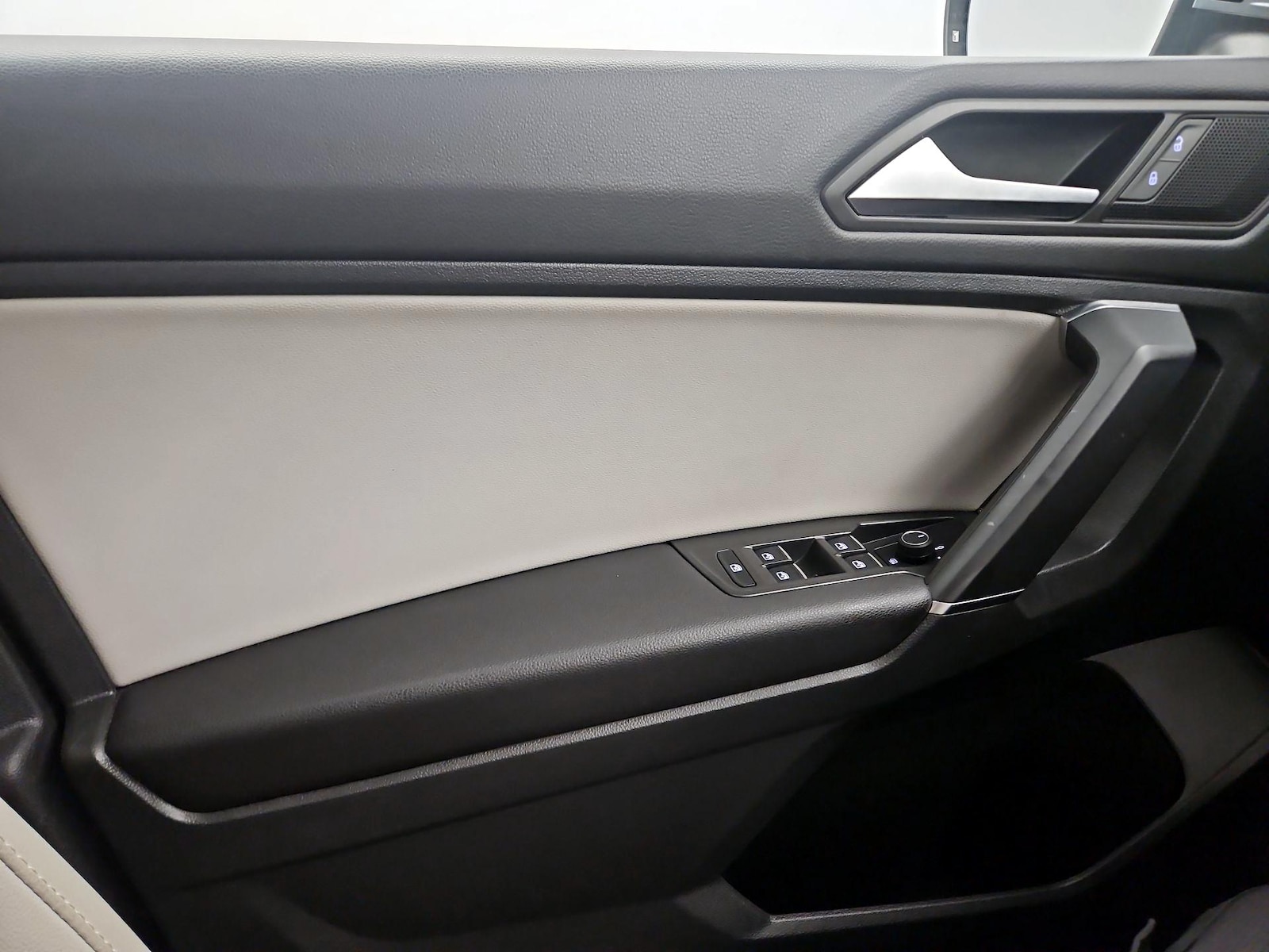 2020 Volkswagen Tiguan SE - Photo 11