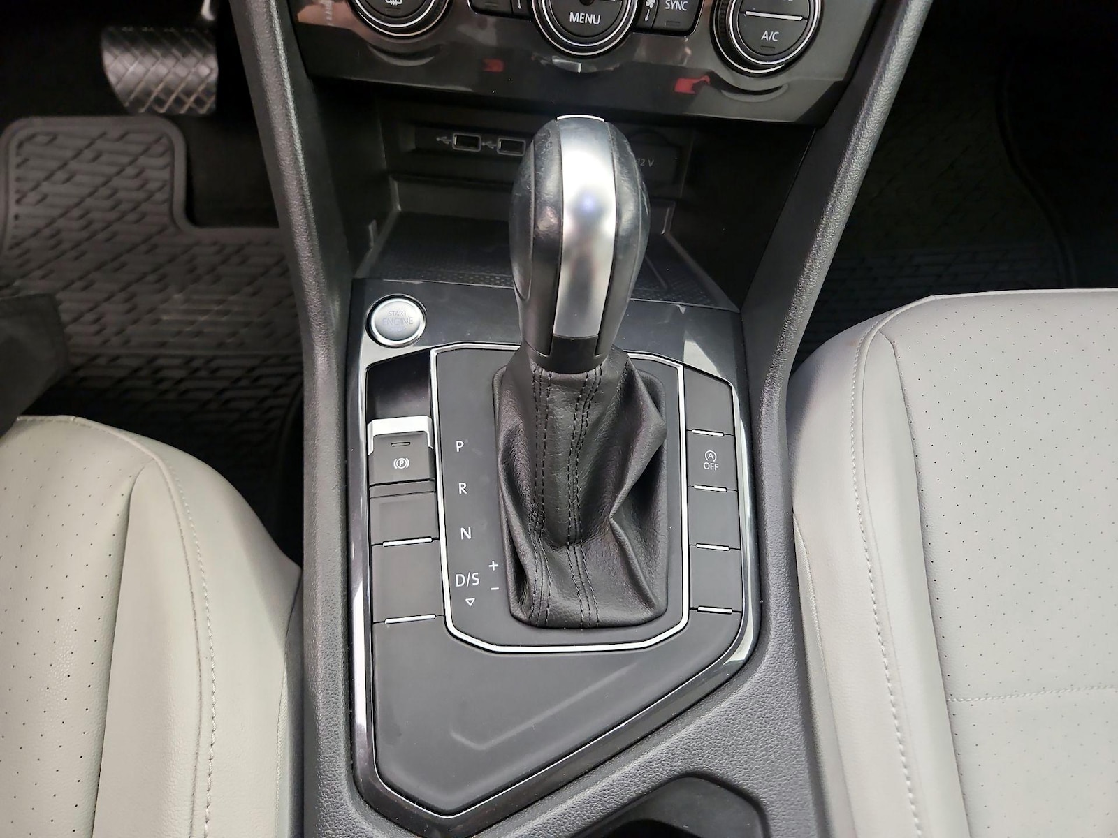2020 Volkswagen Tiguan SE - Photo 16