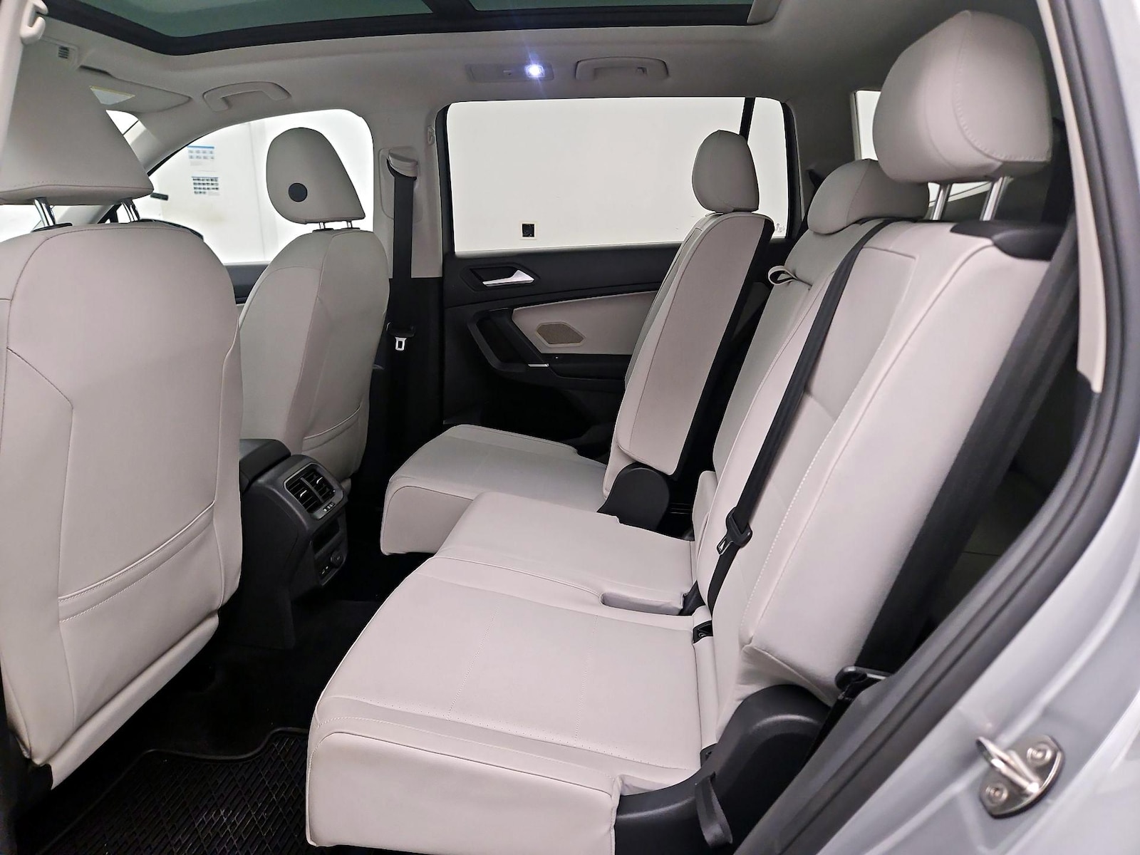2020 Volkswagen Tiguan SE - Photo 19