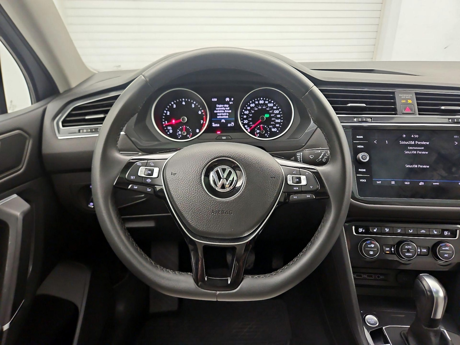 2020 Volkswagen Tiguan SE - Photo 9