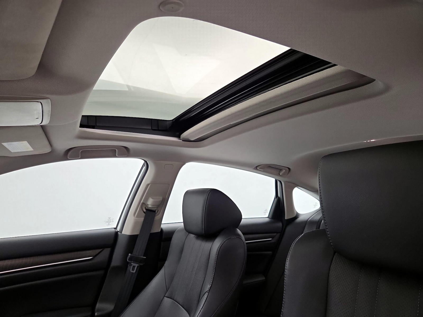 2018 Honda Accord Touring - Photo 18
