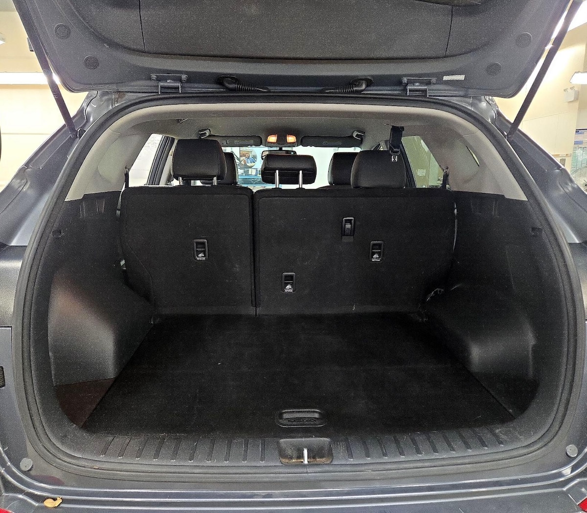 Trunk/Cargo (Seats Up)