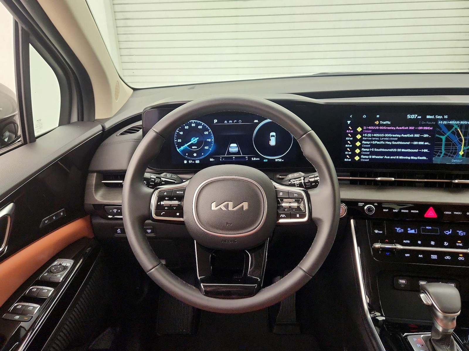 2024 Kia Carnival SX - Photo 11