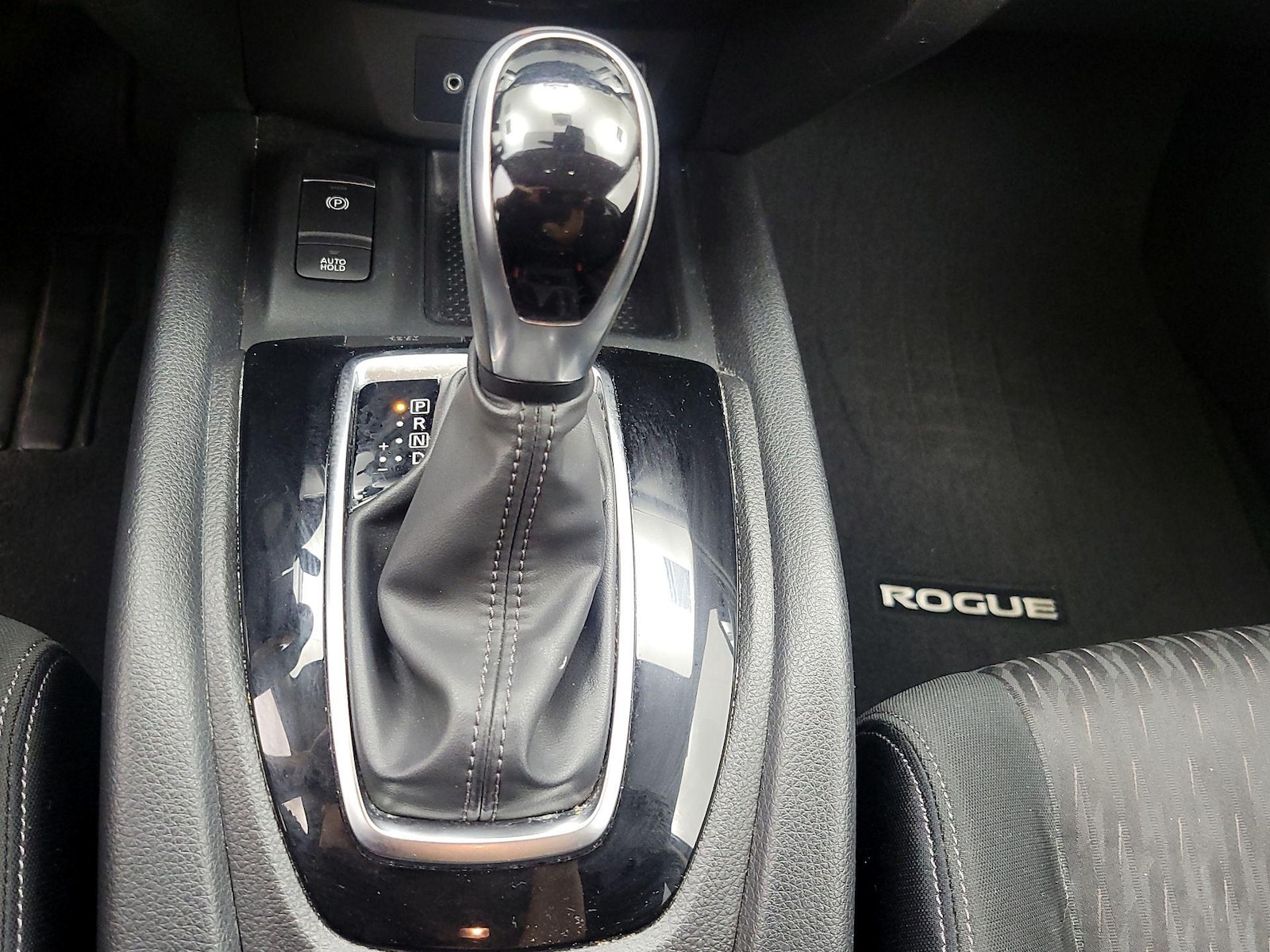 2019 Nissan Rogue SV - Photo 19