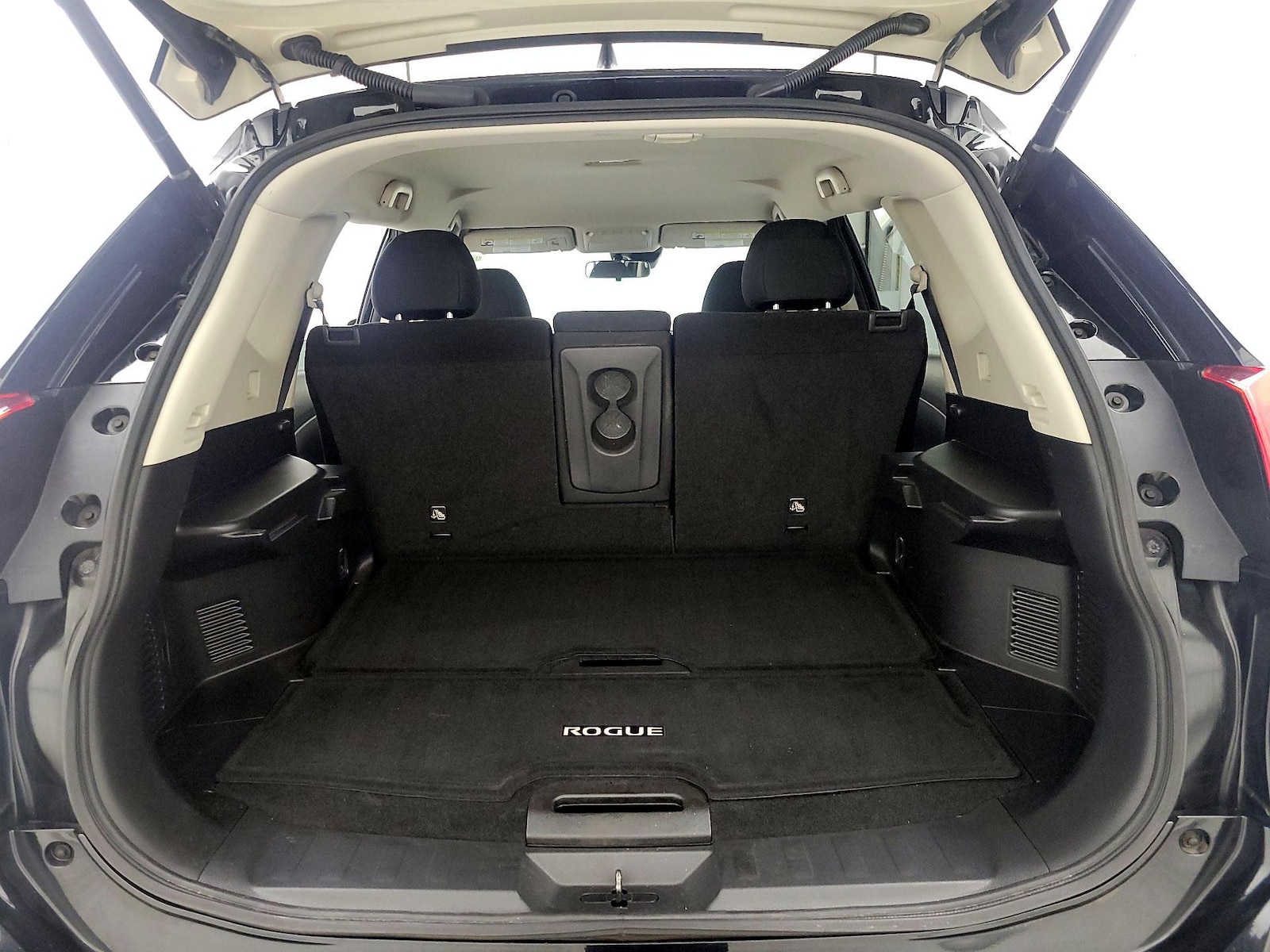 2019 Nissan Rogue SV - Photo 22