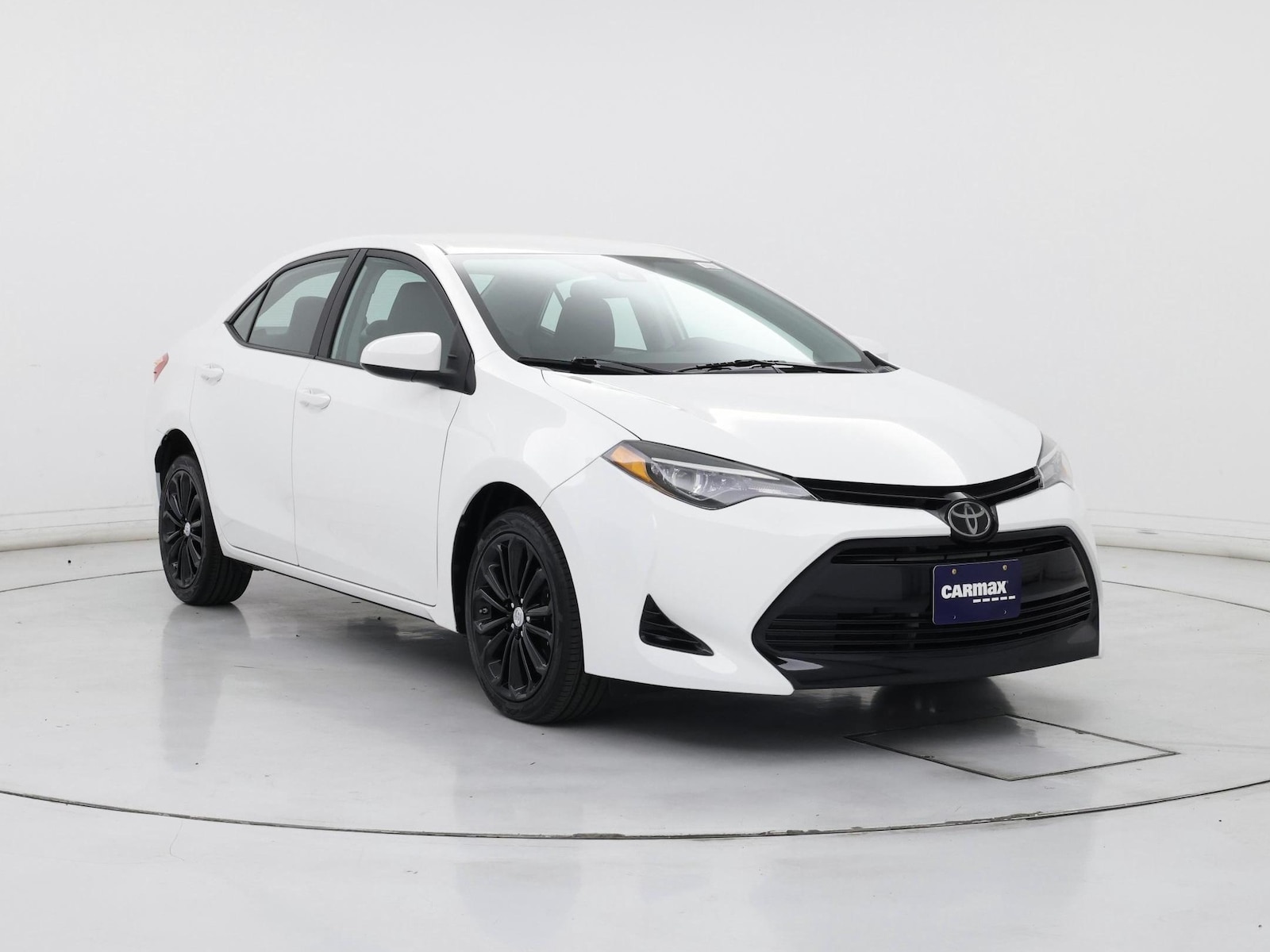 2017 Toyota Corolla LE - Photo 2