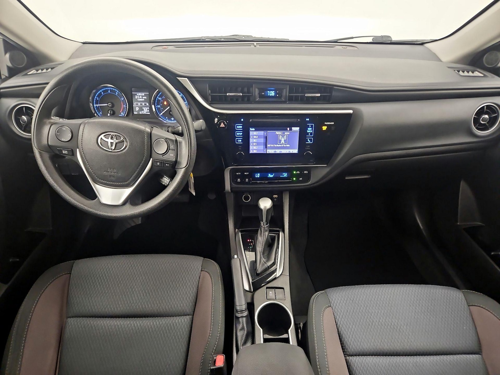 2017 Toyota Corolla LE - Photo 10