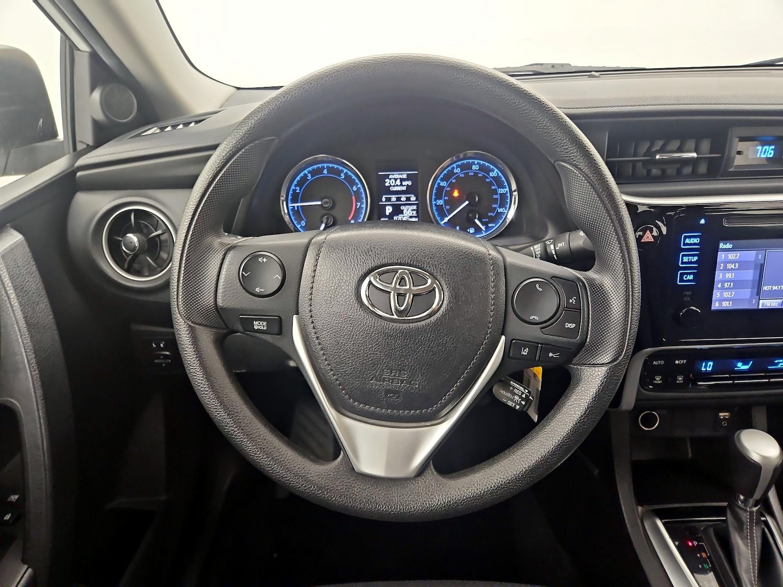 2017 Toyota Corolla LE - Photo 11