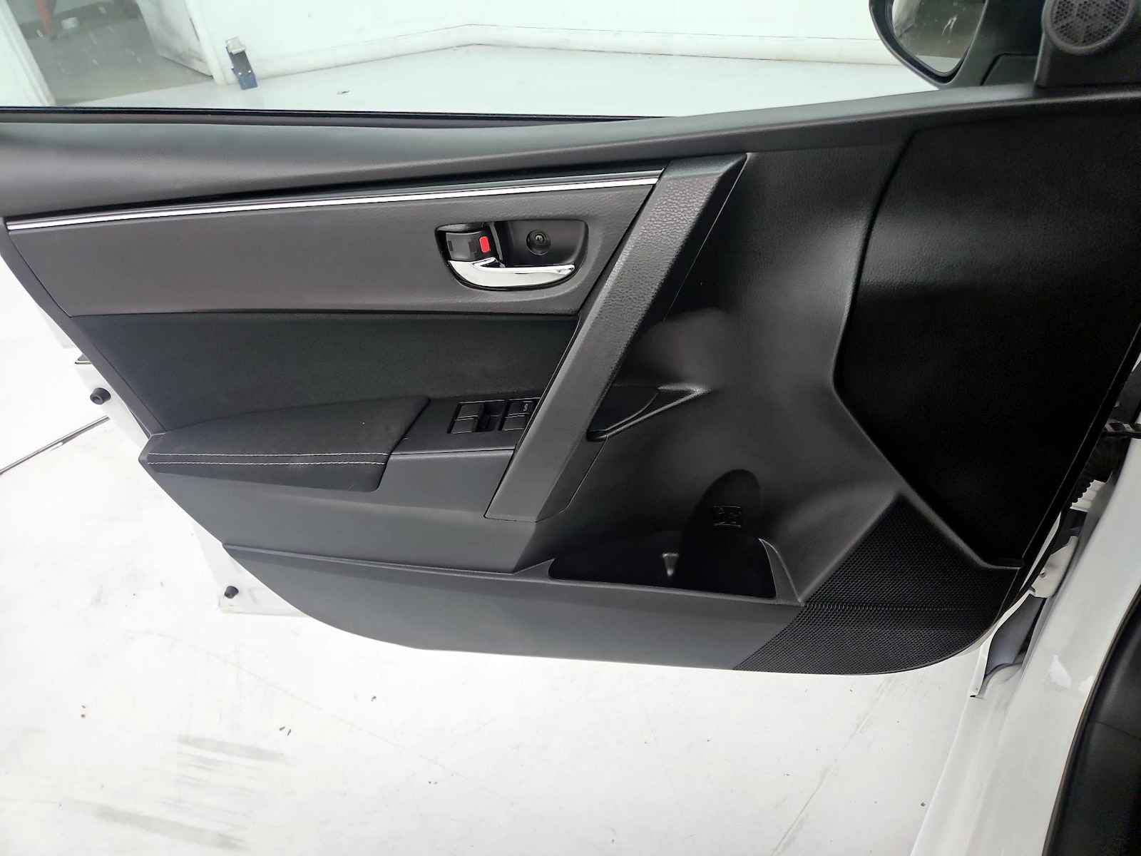 2017 Toyota Corolla LE - Photo 13