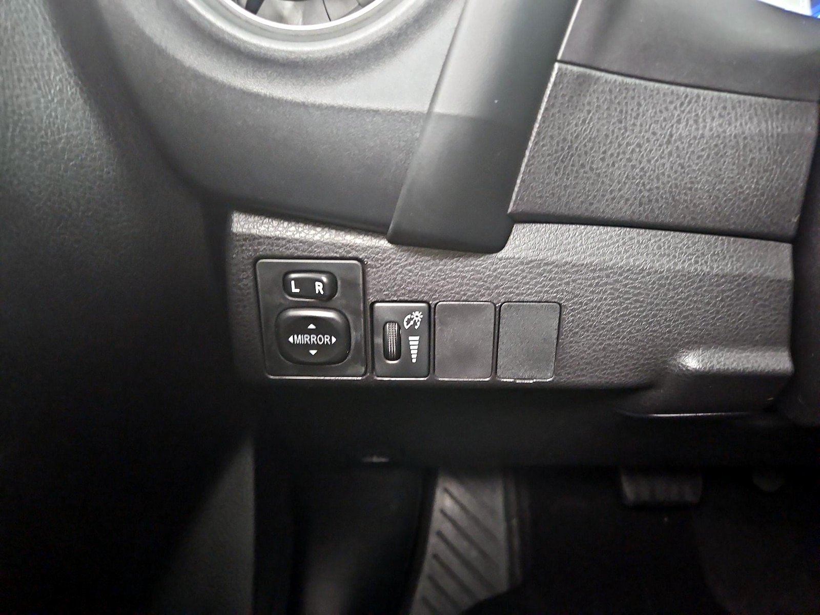2017 Toyota Corolla LE - Photo 14