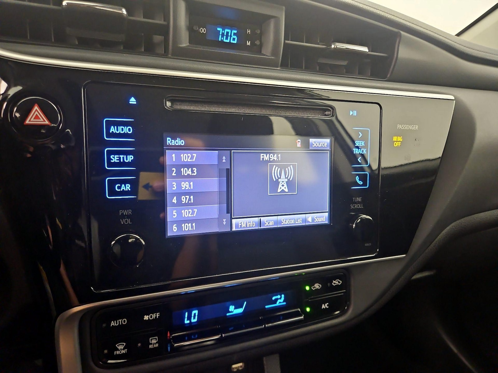 2017 Toyota Corolla LE - Photo 16