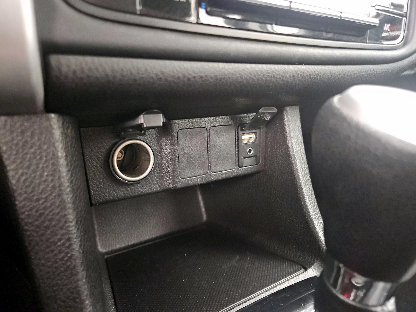 2017 Toyota Corolla LE - Photo 19