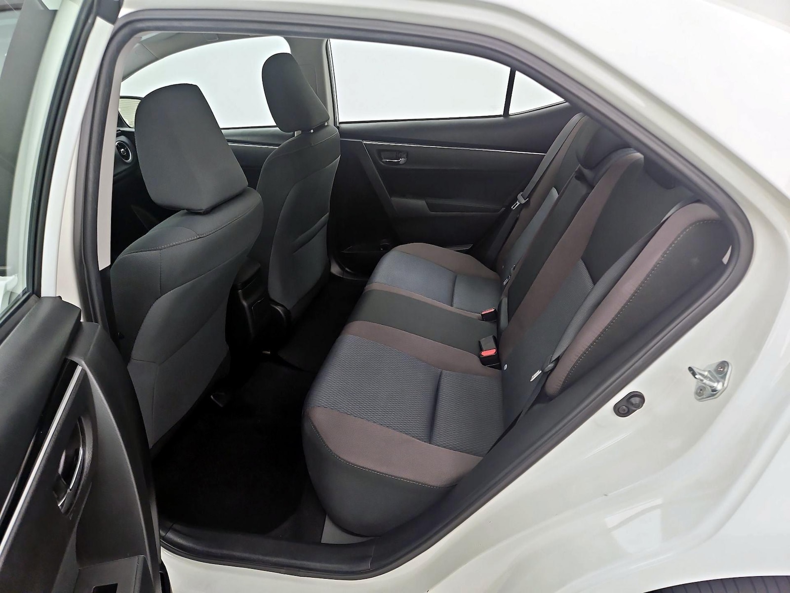 2017 Toyota Corolla LE - Photo 20