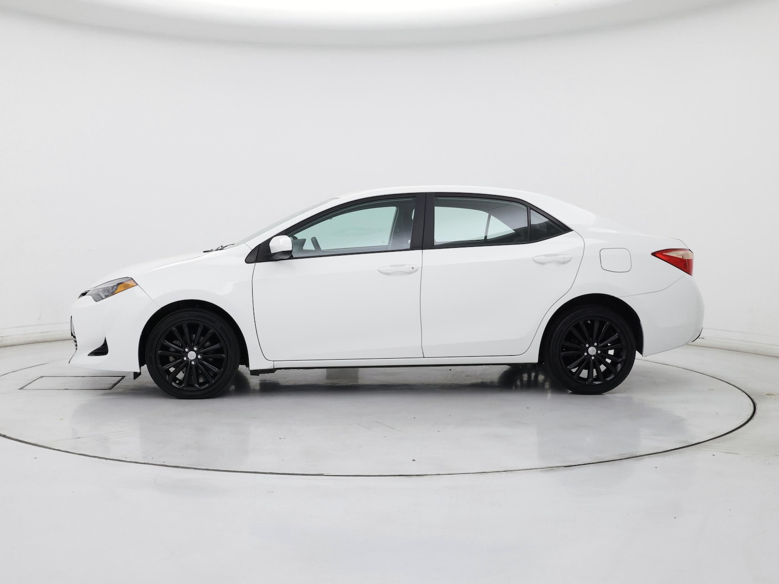 2017 Toyota Corolla LE - Photo 4