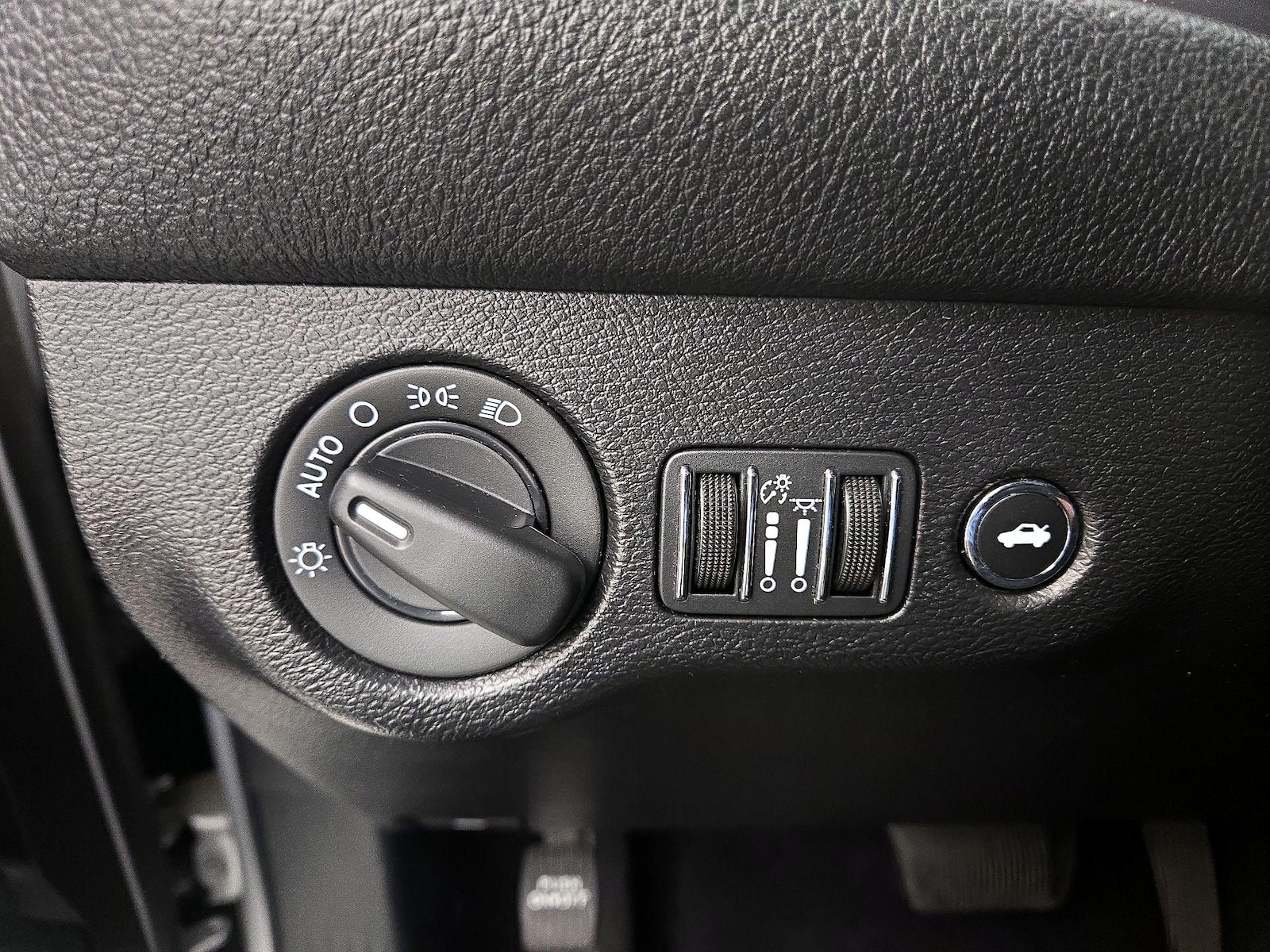 2019 Dodge Challenger SXT - Photo 14