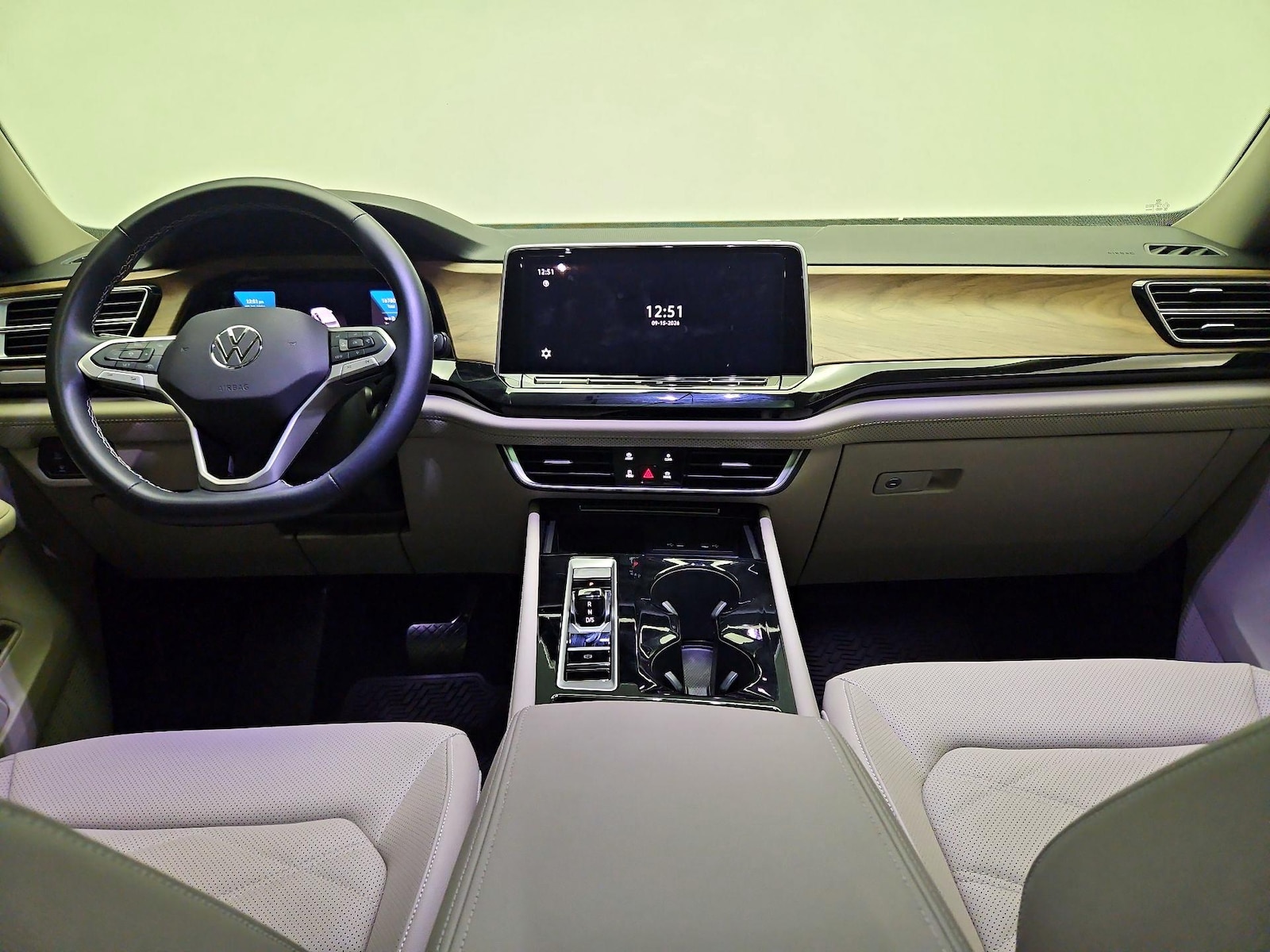 2025 Volkswagen Atlas SE w/Tech - Photo 10