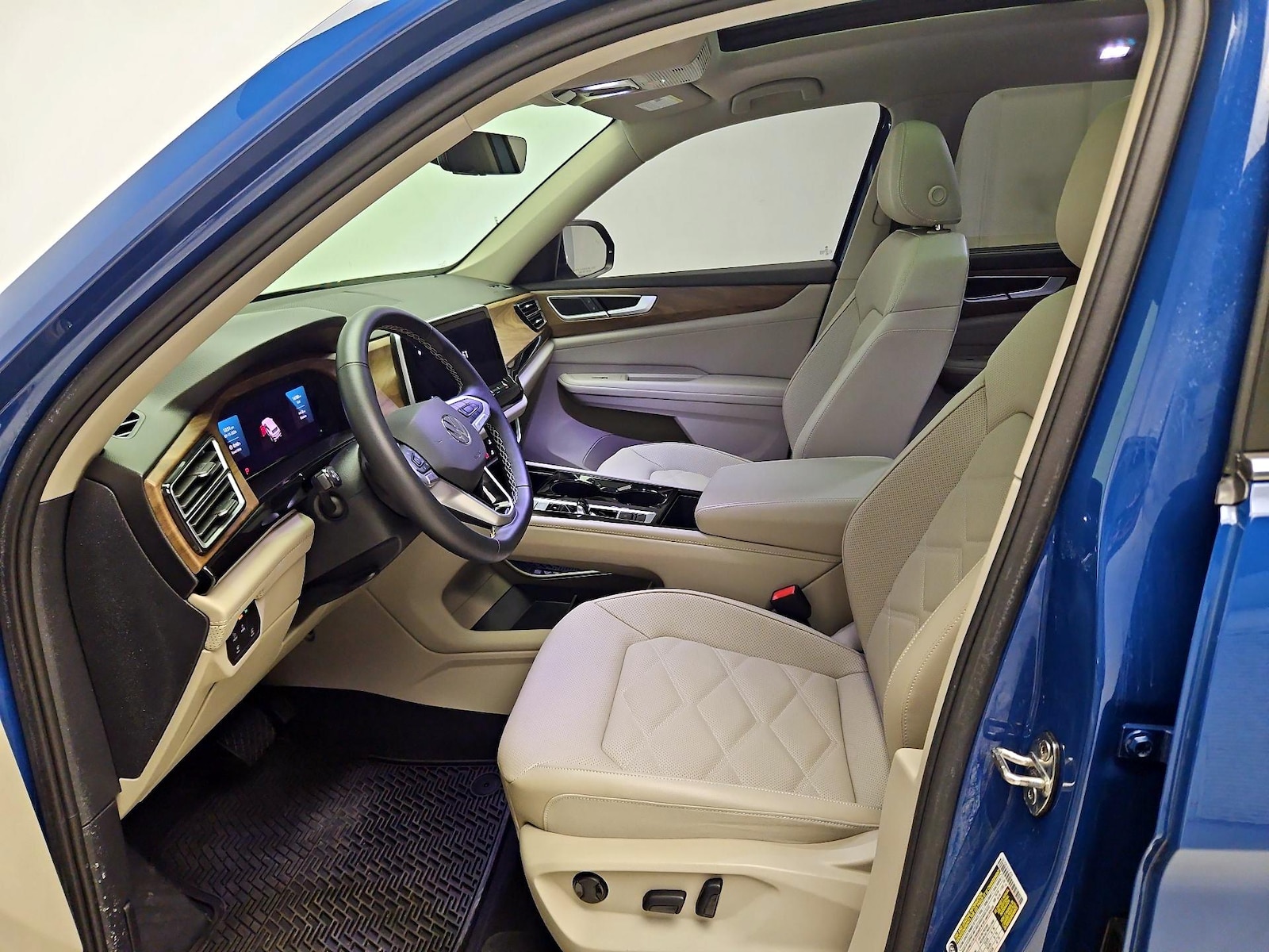 2025 Volkswagen Atlas SE w/Tech - Photo 12