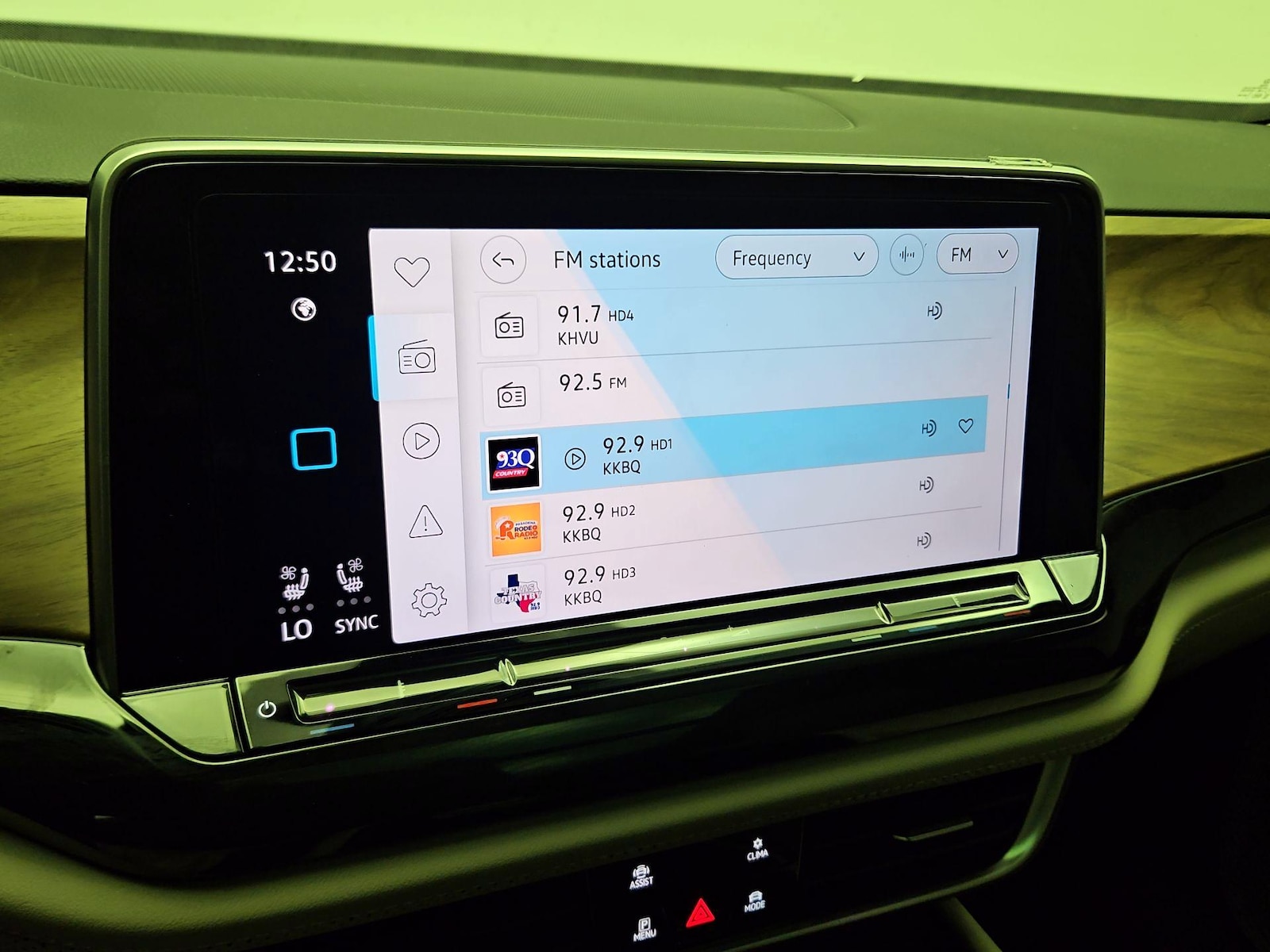 2025 Volkswagen Atlas SE w/Tech - Photo 16